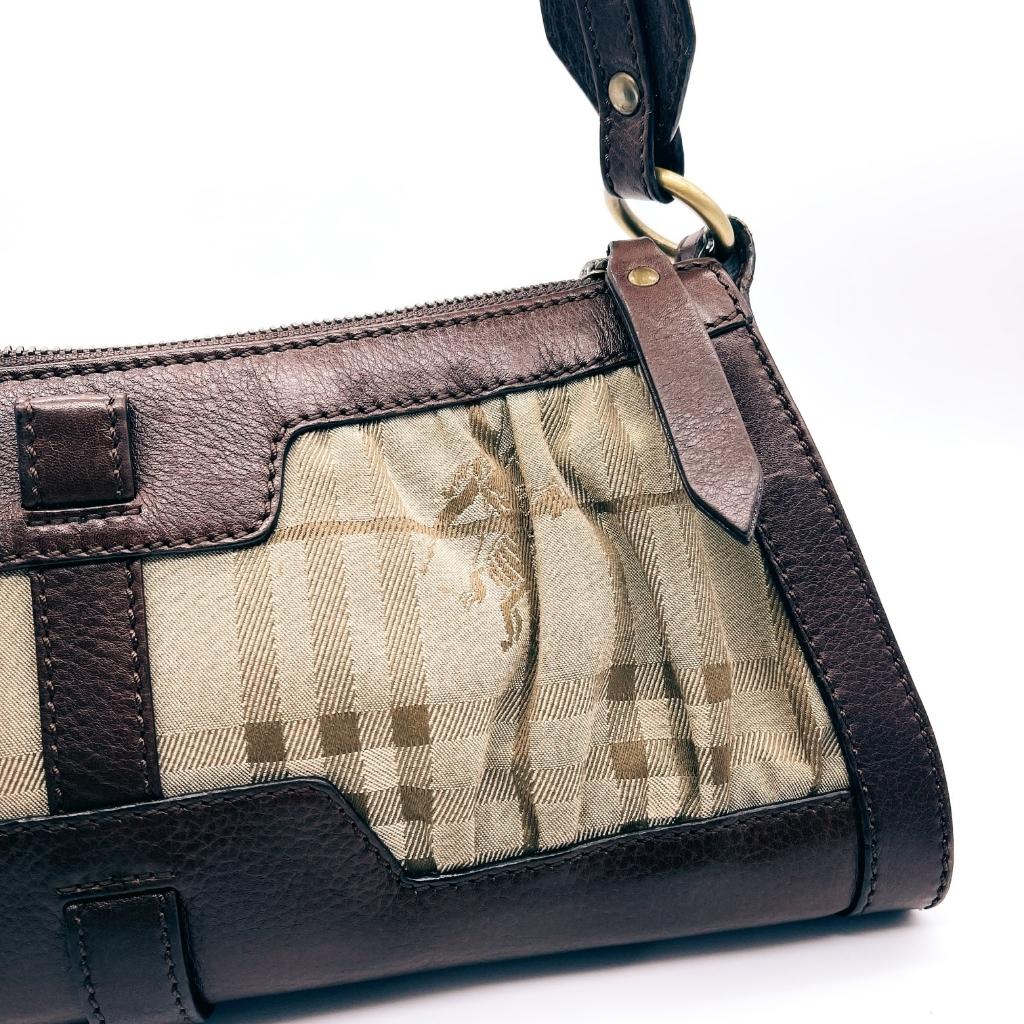 Burberry London vintage baguette