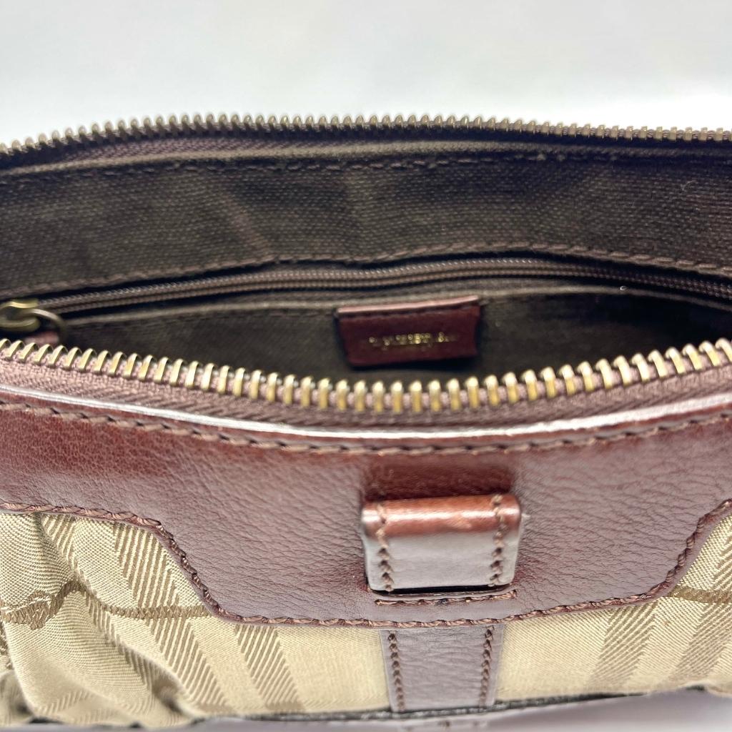 Burberry London vintage baguette