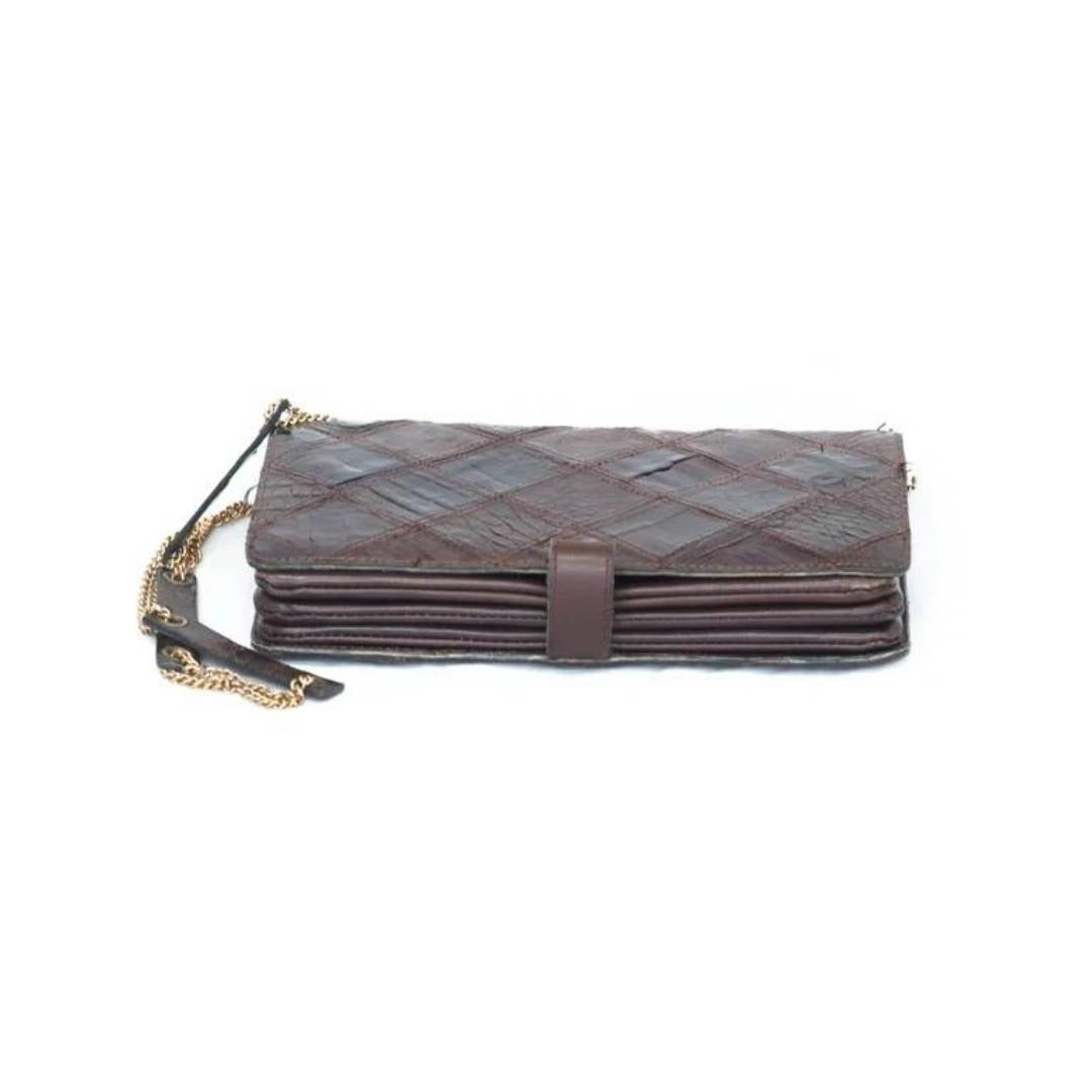 Clutch marrón cocodrilo